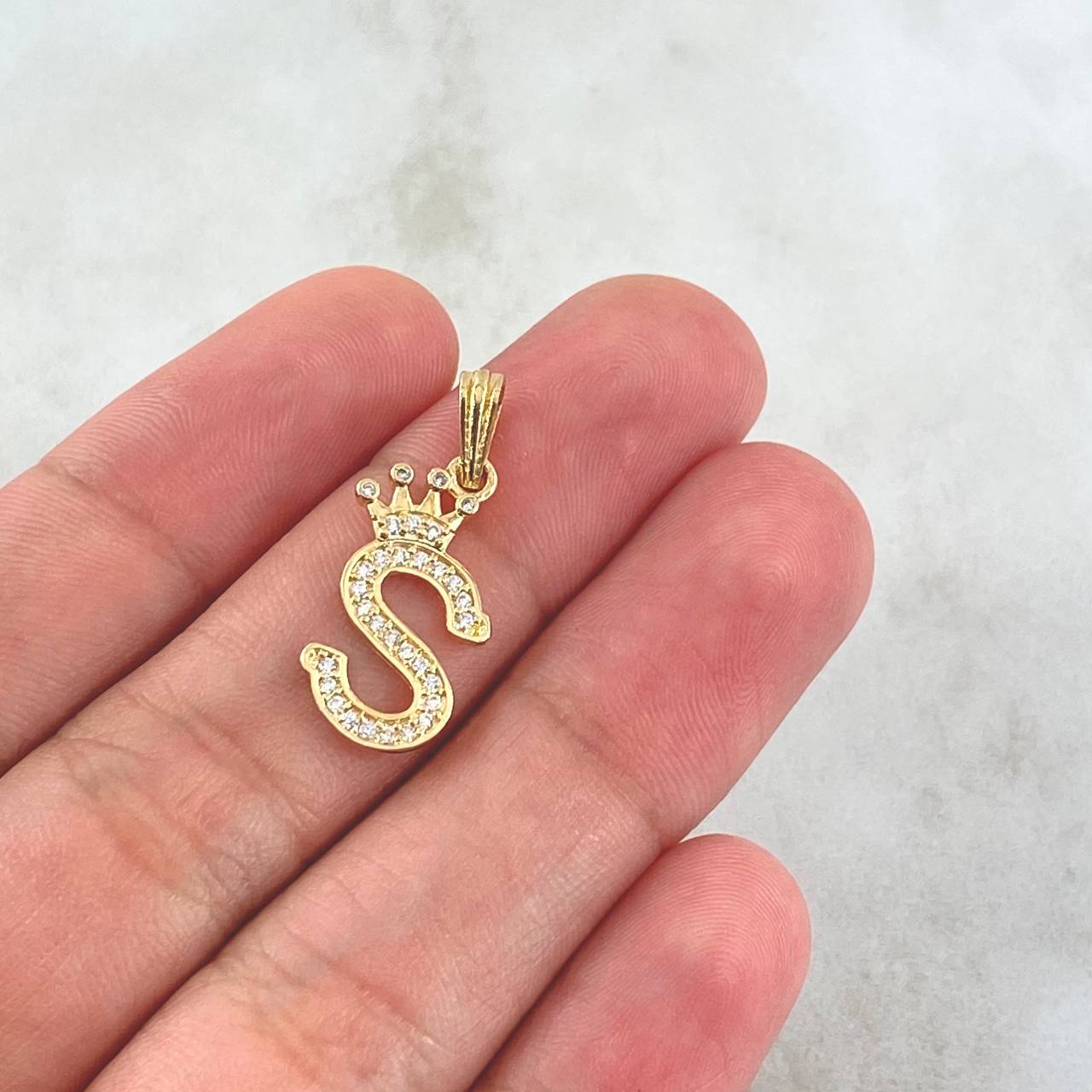 Pendant Letter S Crown 1.35gr / 2.5cm / White Zircons 18K Yellow Gold ©