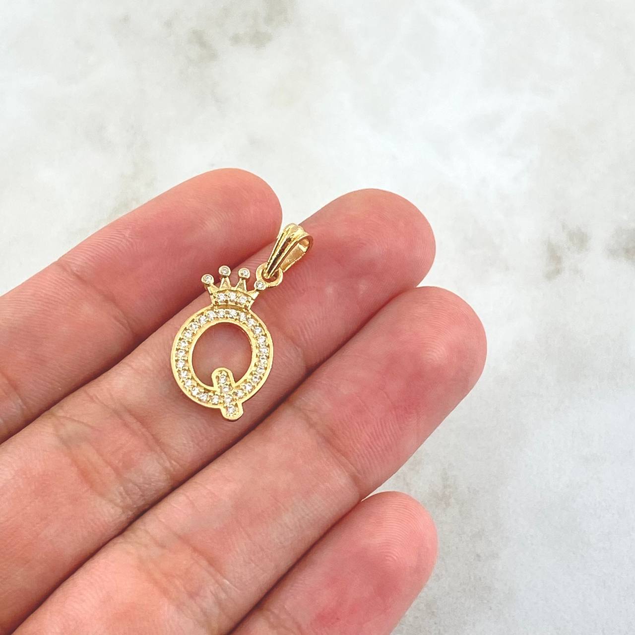 Pendant Letter Q Crown 1.3gr / 2.5cm / White Zircons 18K Yellow Gold