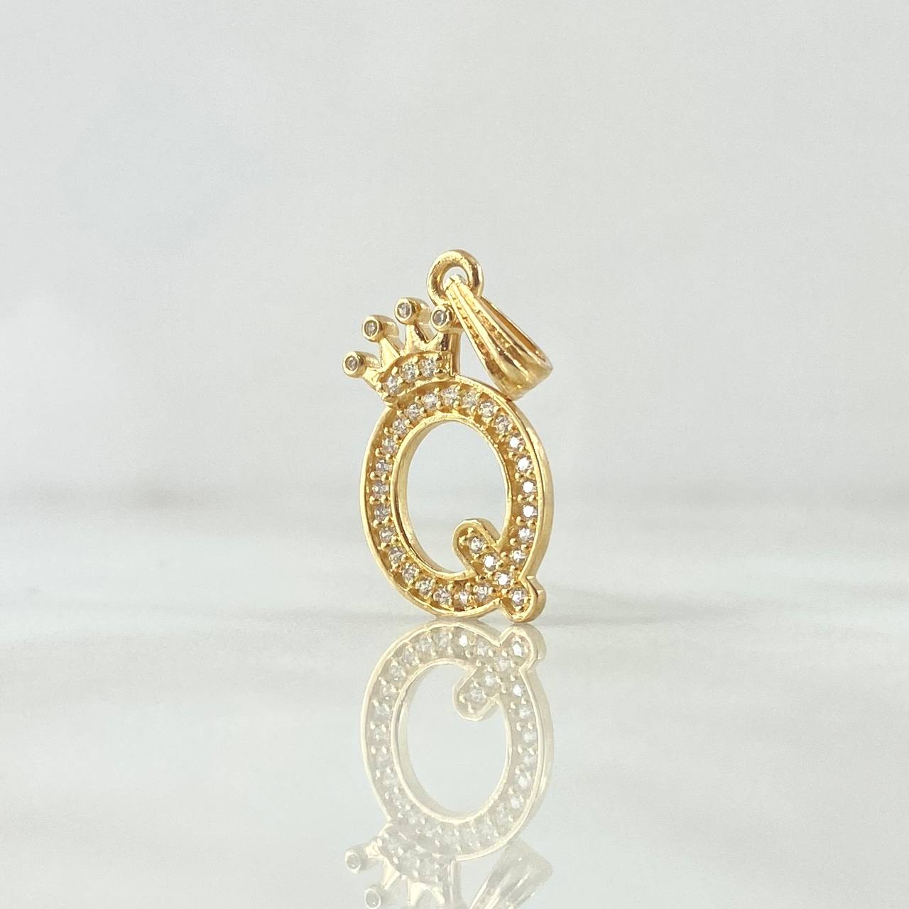 Pendant Letter Q Crown 1.45gr / 2.4cm / White Zircons 18K Yellow Gold ©