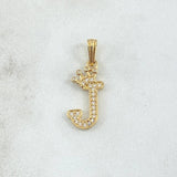 Dije Letra J Corona 1.3gr / 2.5cm / Circones Blancos Oro Amarillo 18K ©