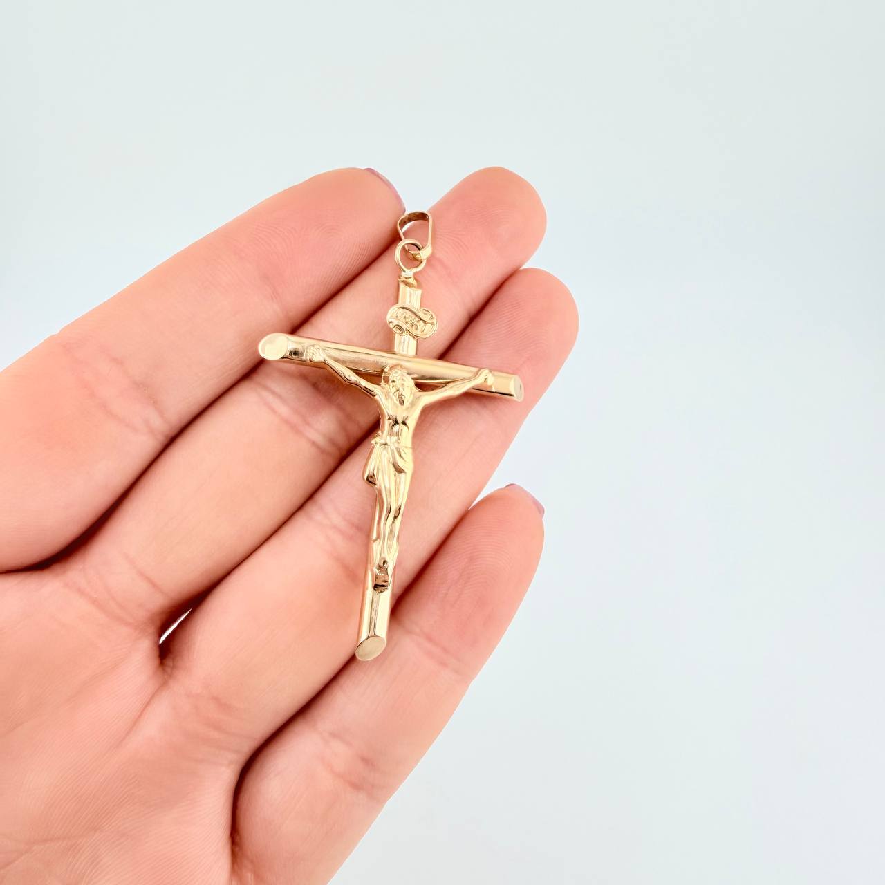 Pendant Flat-Tipped Cross 2.45g / 2 1/4 in 18K Yellow Gold