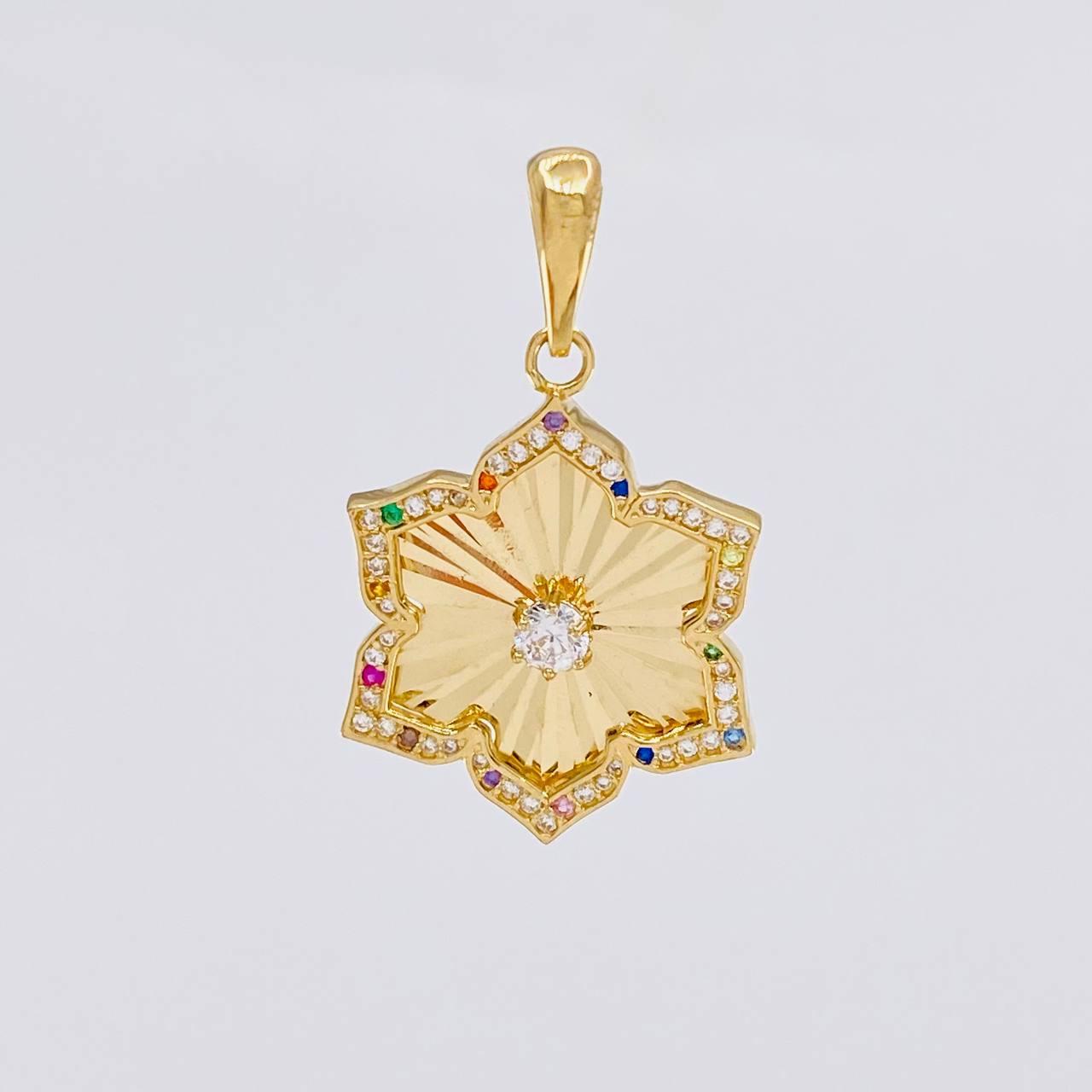 Dije Flor de Loto 3.35g / 1 1/4 in Oro Amarillo 18K