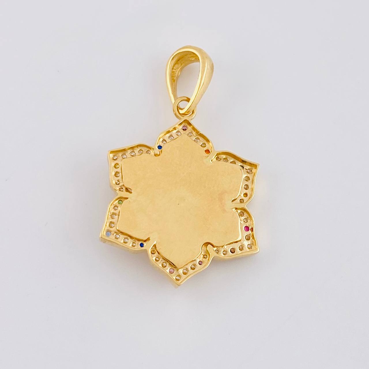 Dije Flor de Loto 3.35g / 1 1/4 in Oro Amarillo 18K
