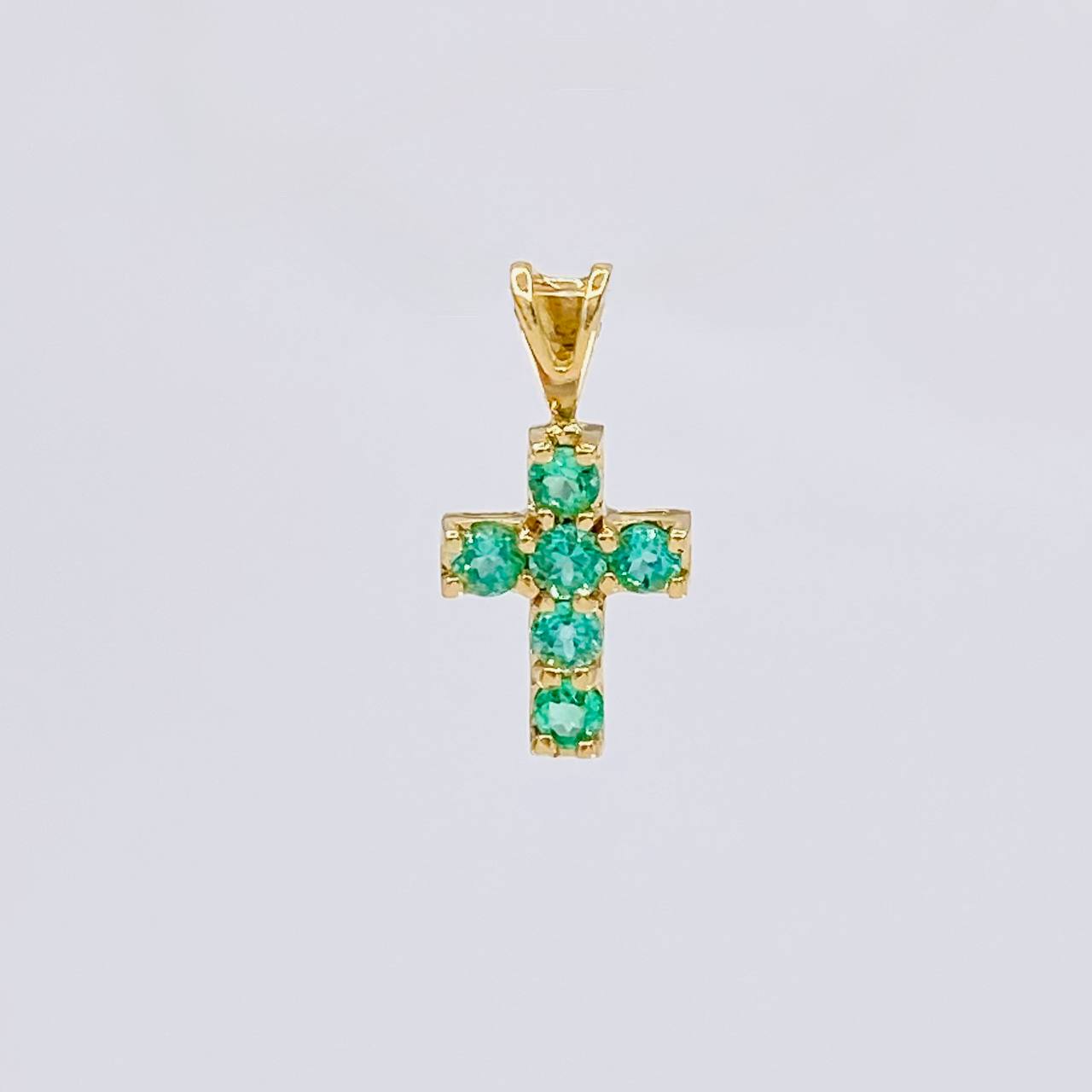 Dije Cruz Tupida Esmeraldas 10pts 0.35g / 1/2 in Oro Amarillo 18K
