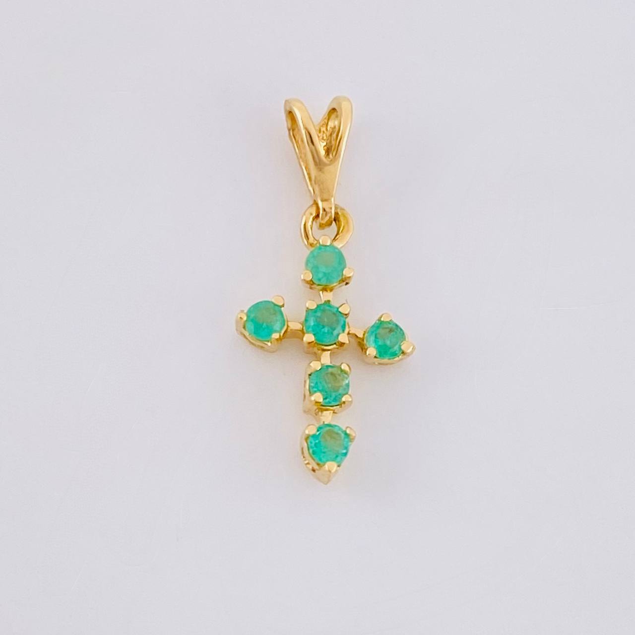 Pendant Cross Arrow Tips Emeralds 14pts 0.45g / 3/4 in 18K Yellow Gold