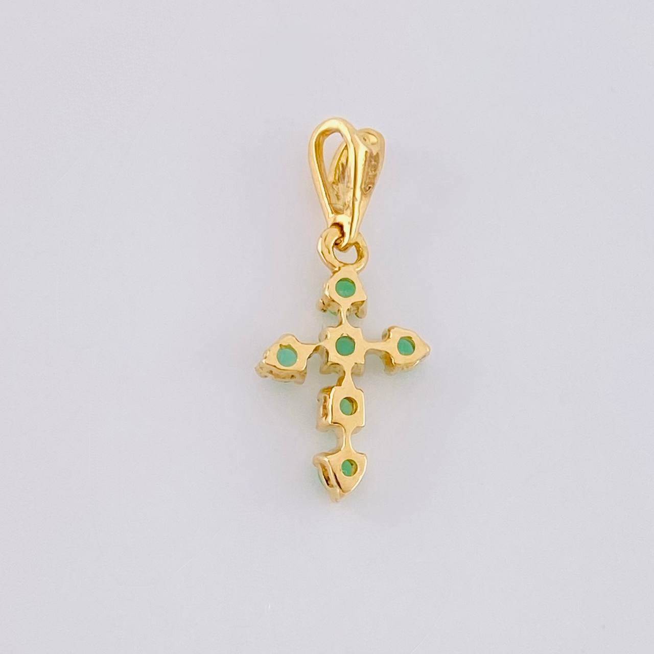 Pendant Cross Arrow Tips Emeralds 14pts 0.45g / 3/4 in 18K Yellow Gold