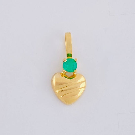 Dije Corazón Rayado Esmeralda 6pts 0.3g / 1/2 in Oro Amarillo 18K