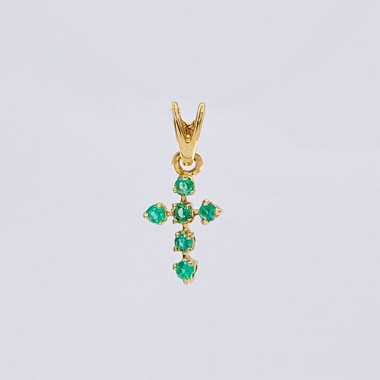 Pendant Cross Arrow Tips Emeralds 7pts 0.25g / 1/2 in 18K Yellow Gold