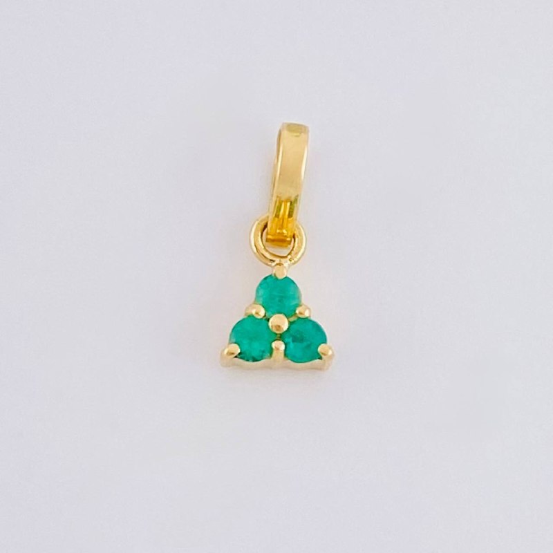 Pendant Triangle Emeralds 13pts 0.3g / 1/2 in Yellow Gold 18K