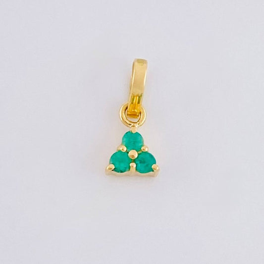 Dije Triangulo Esmeraldas 13pts 0.3g / 1/2 in Oro Amarillo 18K