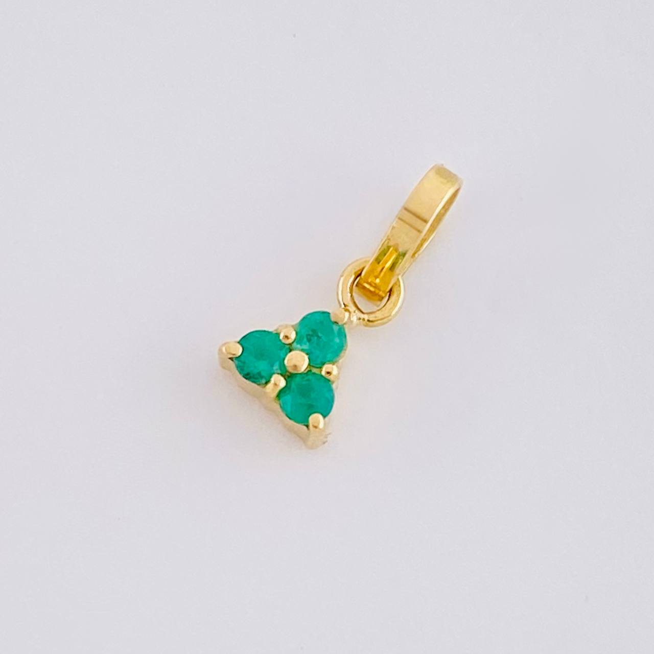 Pendant Triangle Emeralds 13pts 0.3g / 1/2 in Yellow Gold 18K