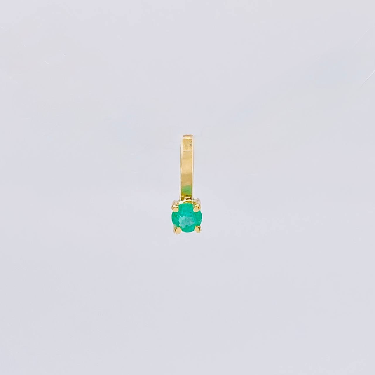 Dije Curculo Esmeralda 4pts 0.15g / 1/4 in Oro Amarillo 18K