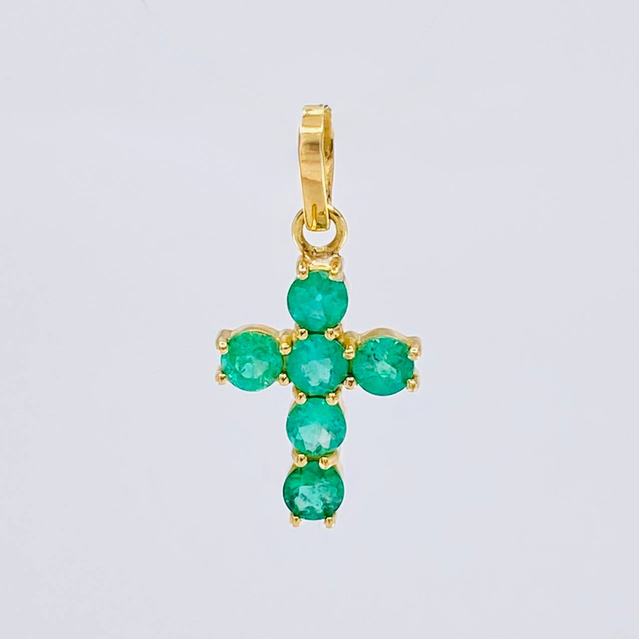 Pendant Dense Circular Cross Emeralds 36pts 0.8g / 3/4 in Yellow Gold 18K