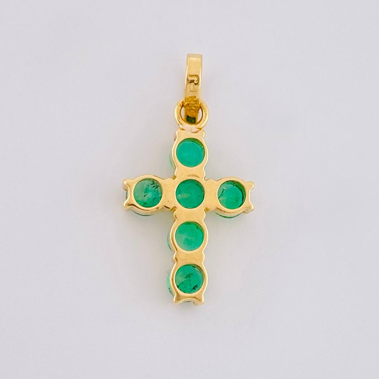 Pendant Dense Circular Cross Emeralds 36pts 0.8g / 3/4 in Yellow Gold 18K