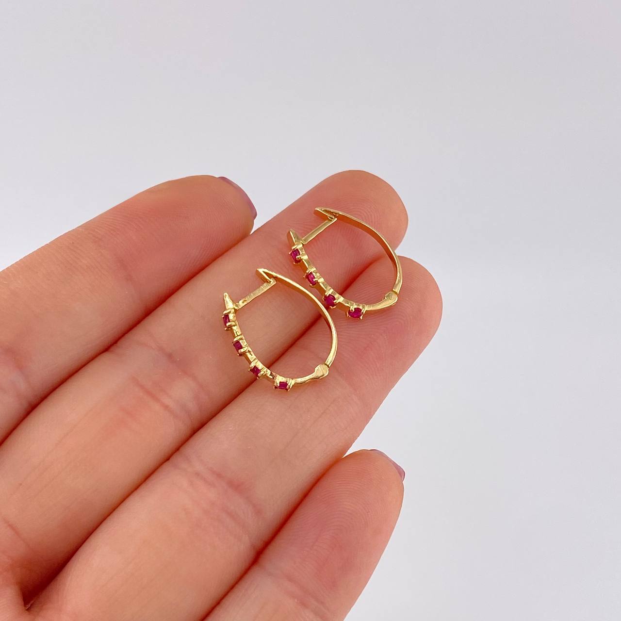 Hoop Earrings Huggy Fuchsia Rubies 31pts 1.75g / 3/4 in 18K Yellow Gold