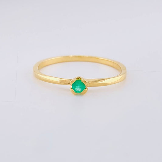 Anillo Solitario Cuatro Garras Esmeralda 6pts 1.55g / T6 3/4 Oro Amarillo 18K