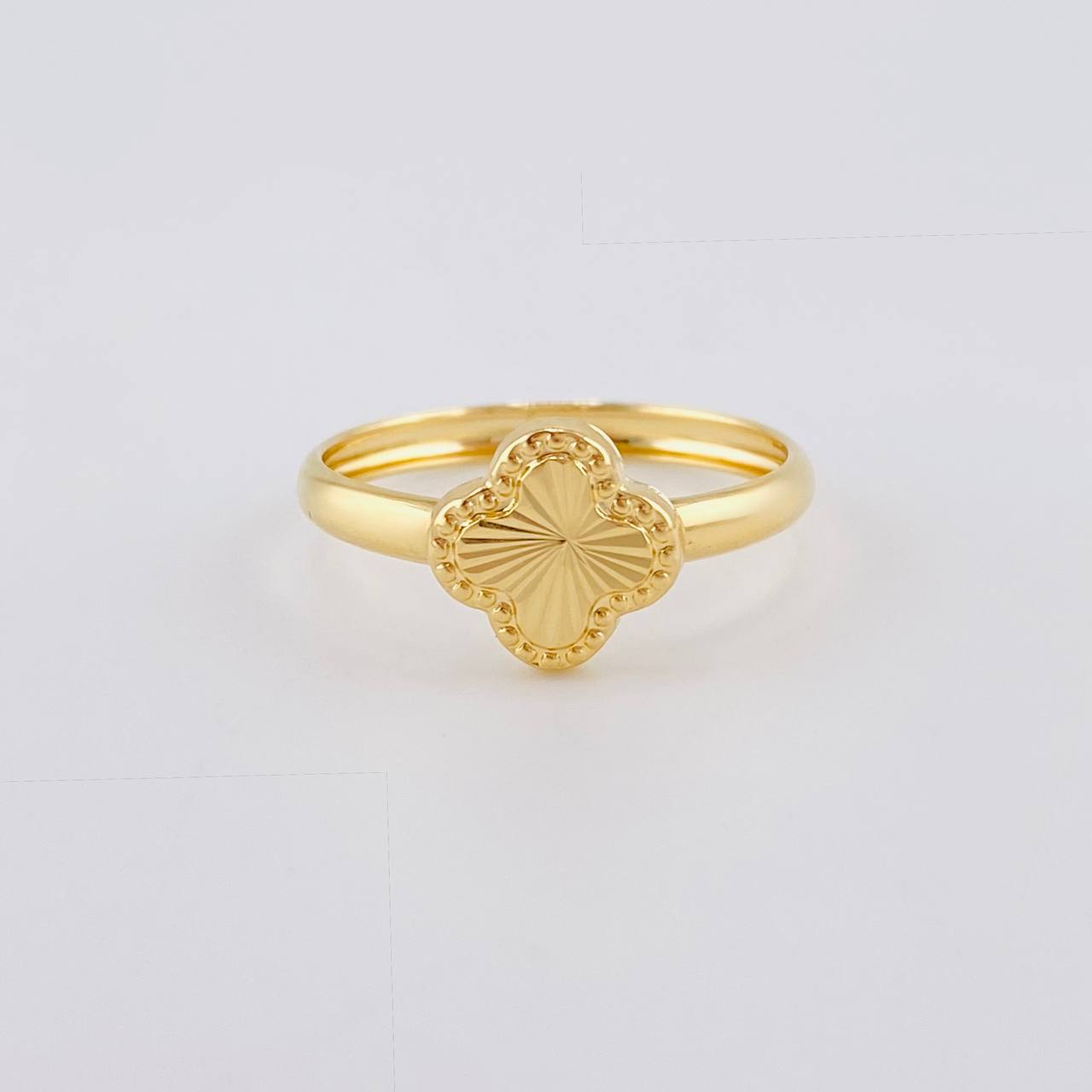 Clover Diamond Cut Ring 1.05g / T8 3/4 Yellow Gold 18K