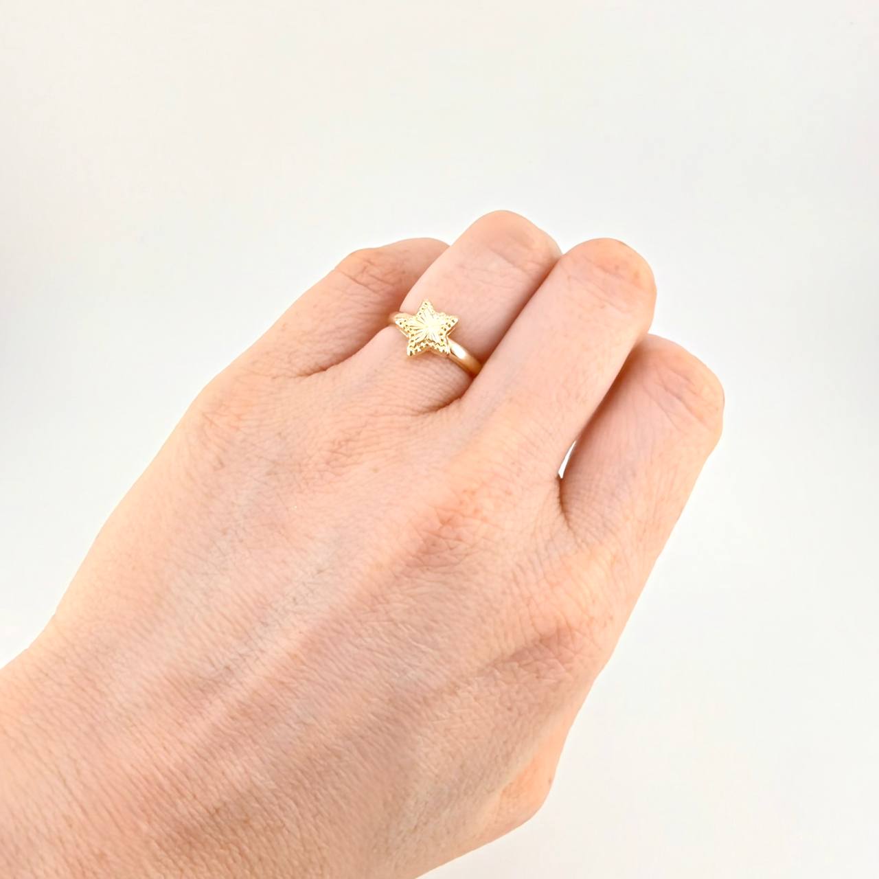 Diamond Cut Star Ring 0.95g / T7 1/2 Yellow Gold 18K