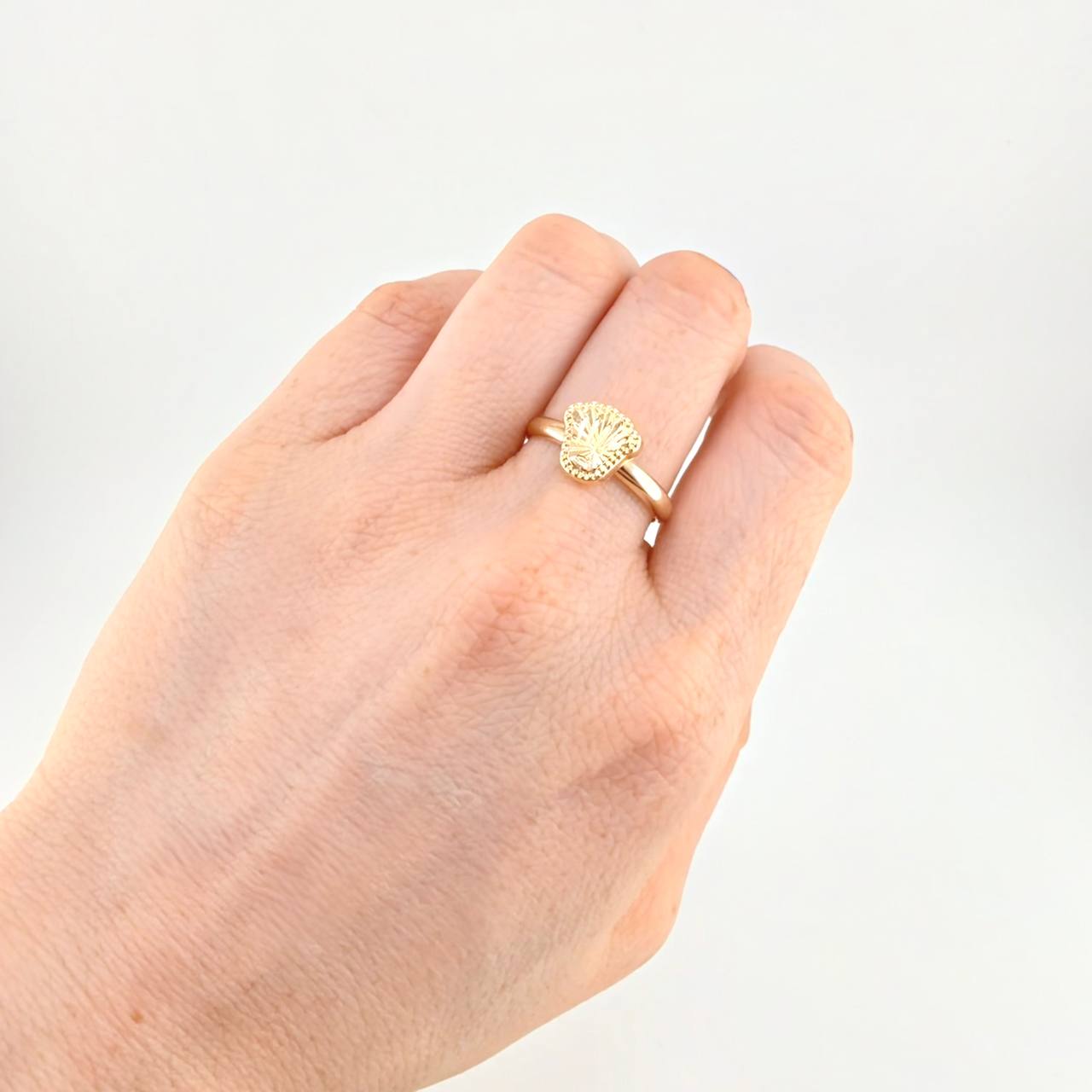 Diamond Cut Crown Ring 1.1g / T8 1/2 Yellow Gold 18K