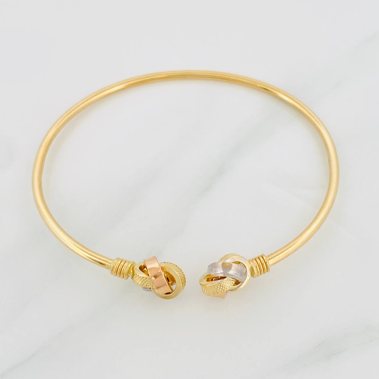Bracelet Hoop Knot 4.3g / 7 1/2 in / 2.1mm Three Golds 18K