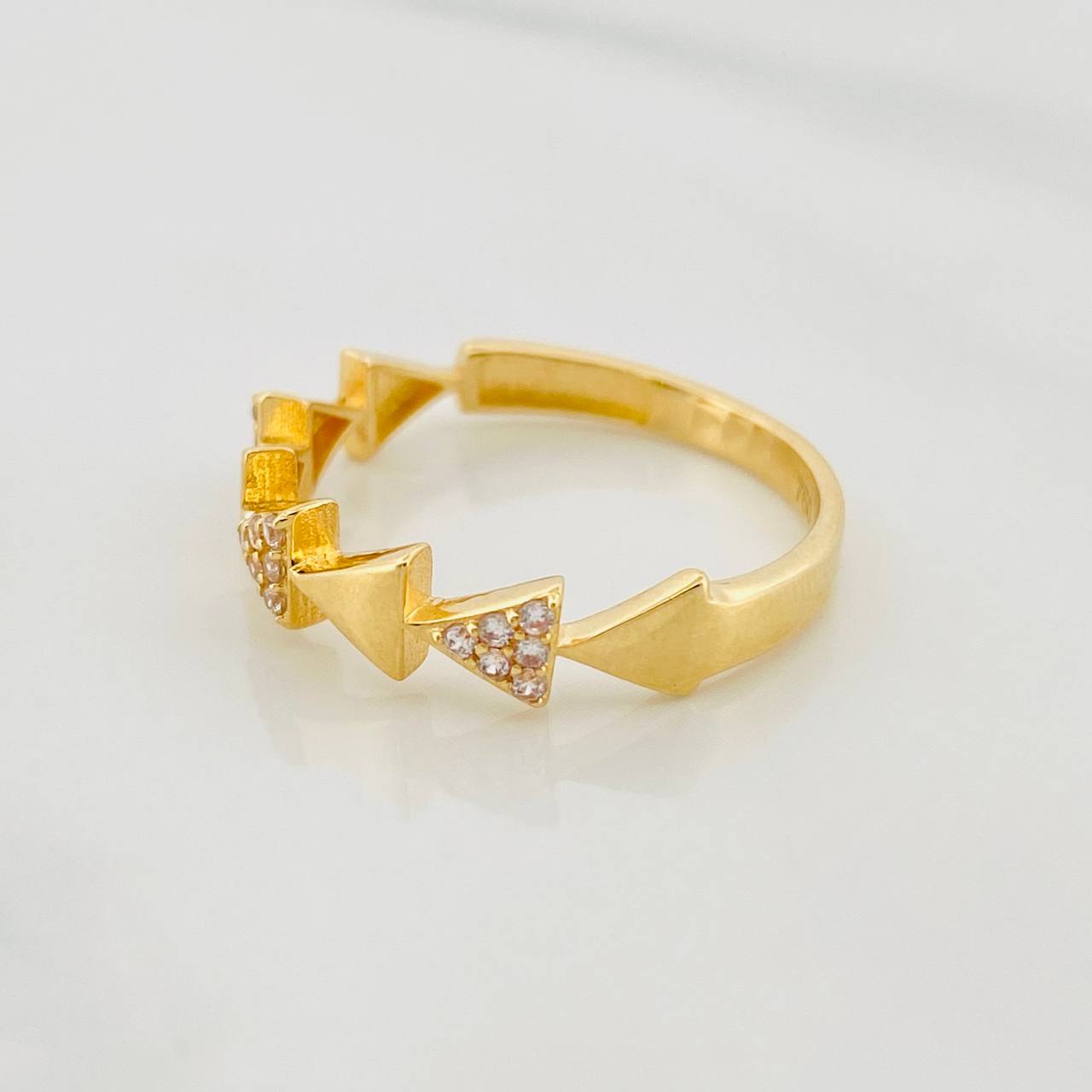 Triangle Ring 2.15g / T7 Yellow Gold 18K