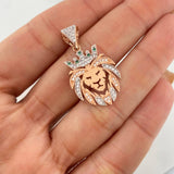 Dije León 3.1g / 1 1/2 in Dos Oros Blanco Rosa 18K