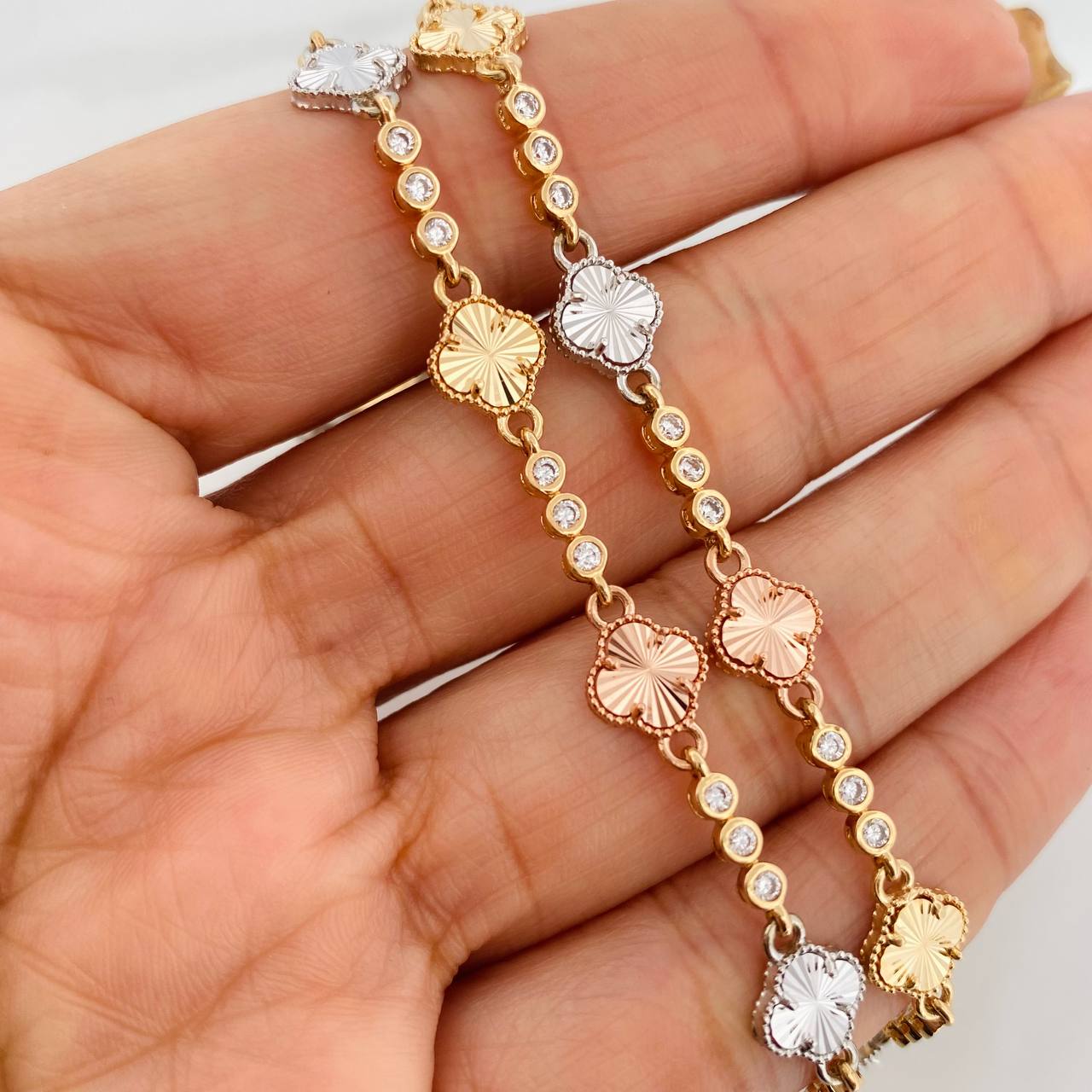 Clover Chain Diamond Cut Tennis 18.05g / 18 in / 3.02mm Three Golds 18K