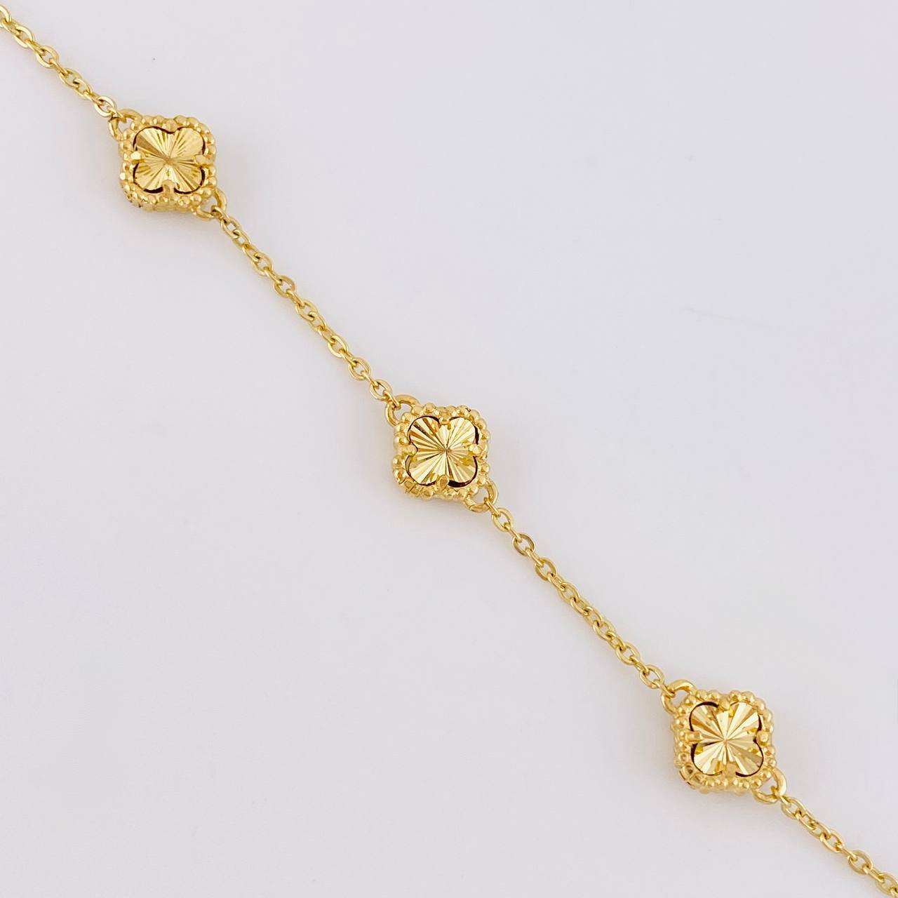 Pulso Trébol Aro Seguido Diamantado 3.75g / 6 3/4 in / 1.7mm Oro Amarillo 18K