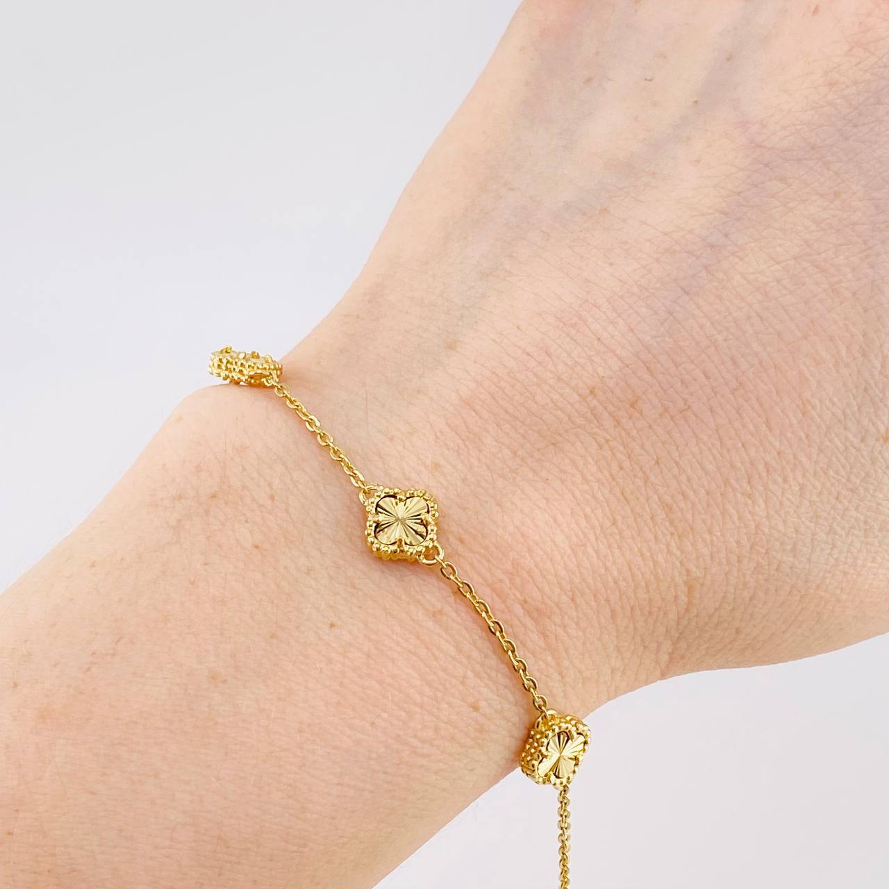 Clover Bracelet Classic Link Diamond Cut 3.8g / 6 3/4 in / 1.55mm Yellow Gold 18K