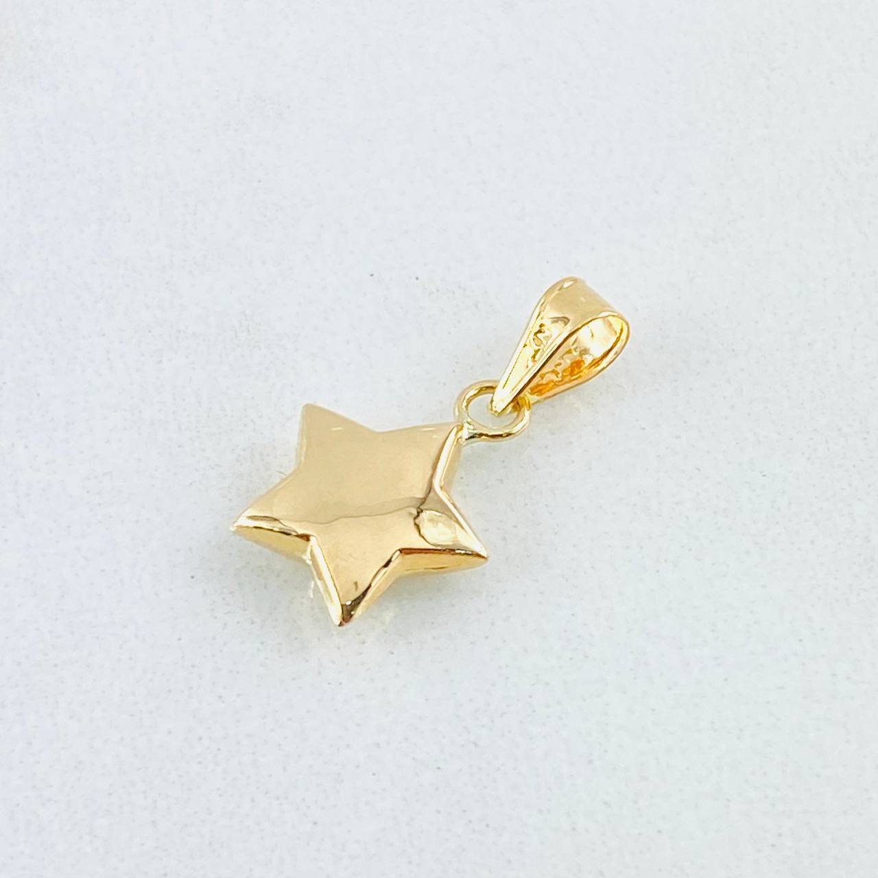 Pendant Star 0.9gr / 1in / 18K Gold