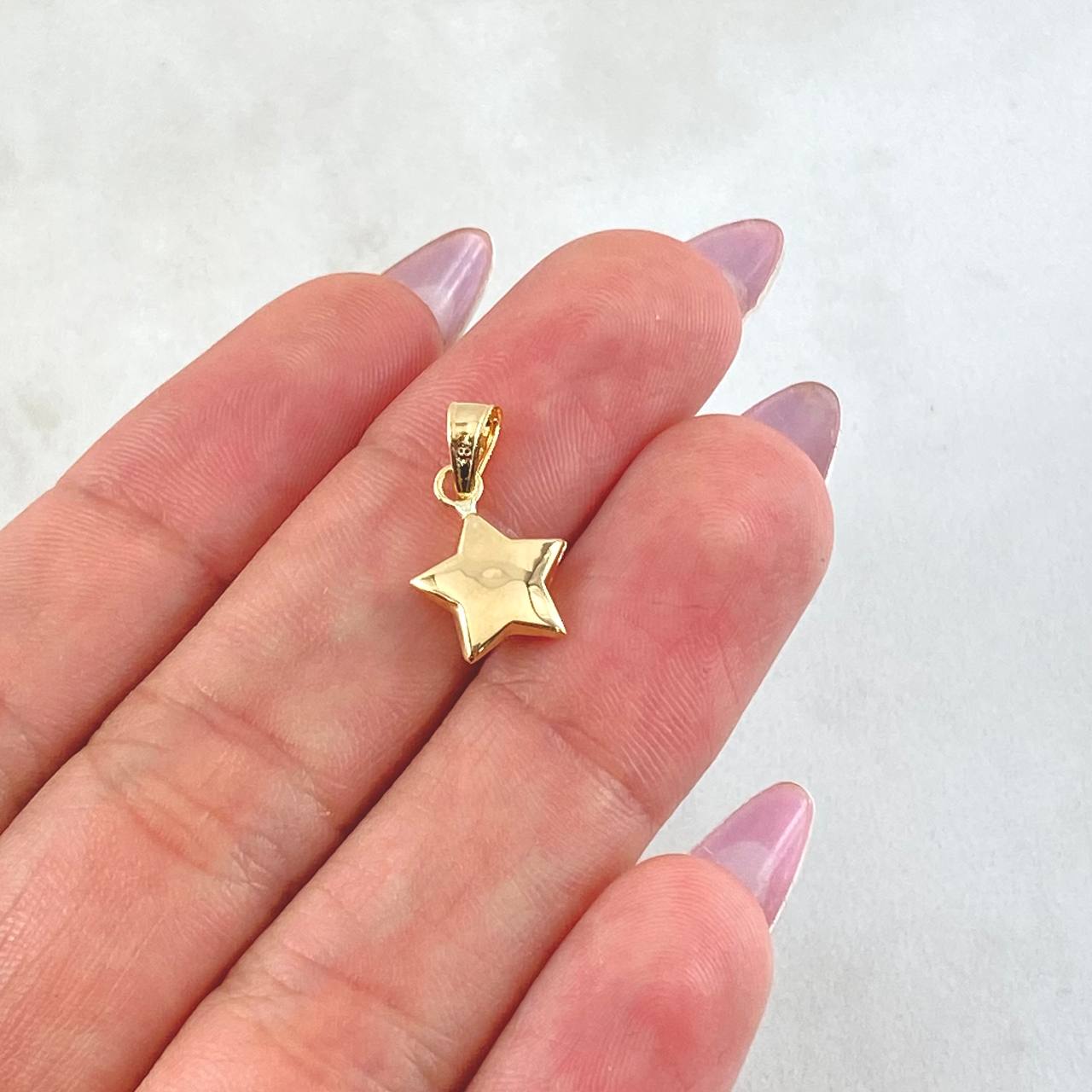 Pendant Star 0.9gr / 1in / 18K Gold