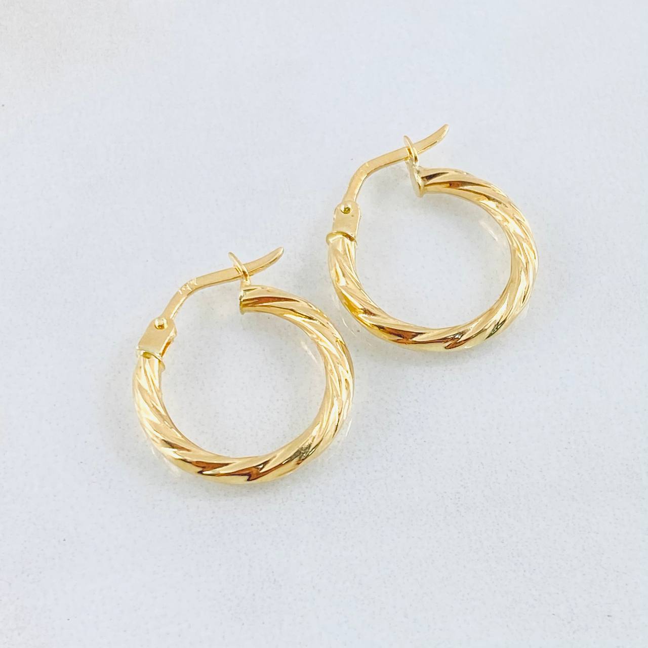 Mary Hoop Earrings 1.25gr / 3/4 in / Yellow Gold 18K *