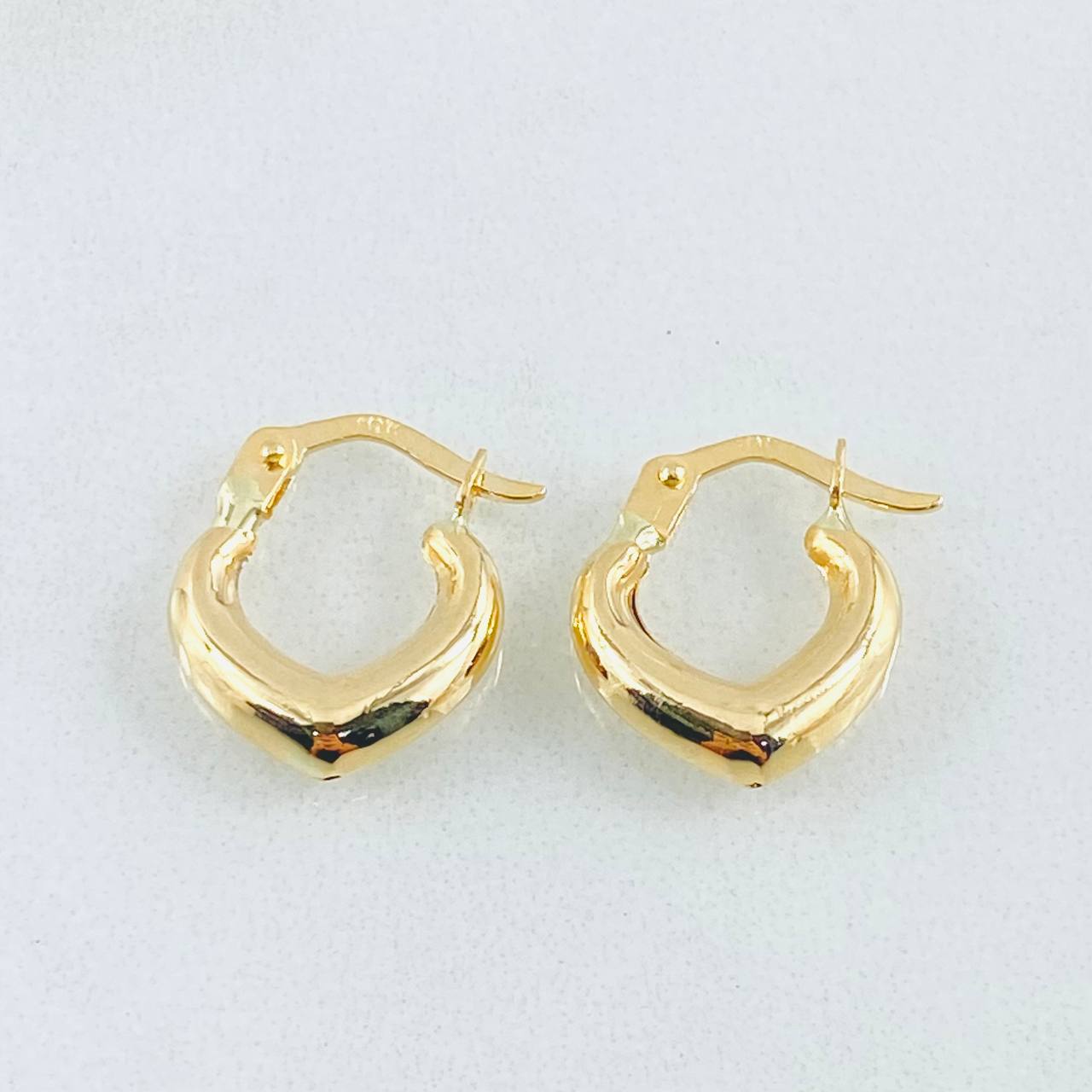Heart Hoop Earrings 1.05gr / 1/2 in / 18K Gold