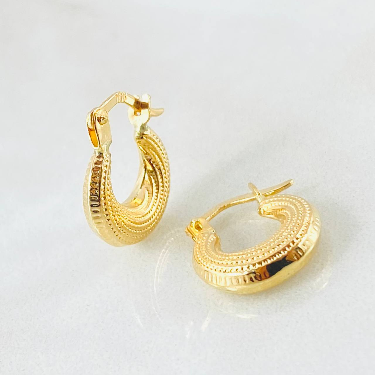 Hoop Earrings Meza Dotted 1.15gr / 1/2 in / Yellow Gold 18K
