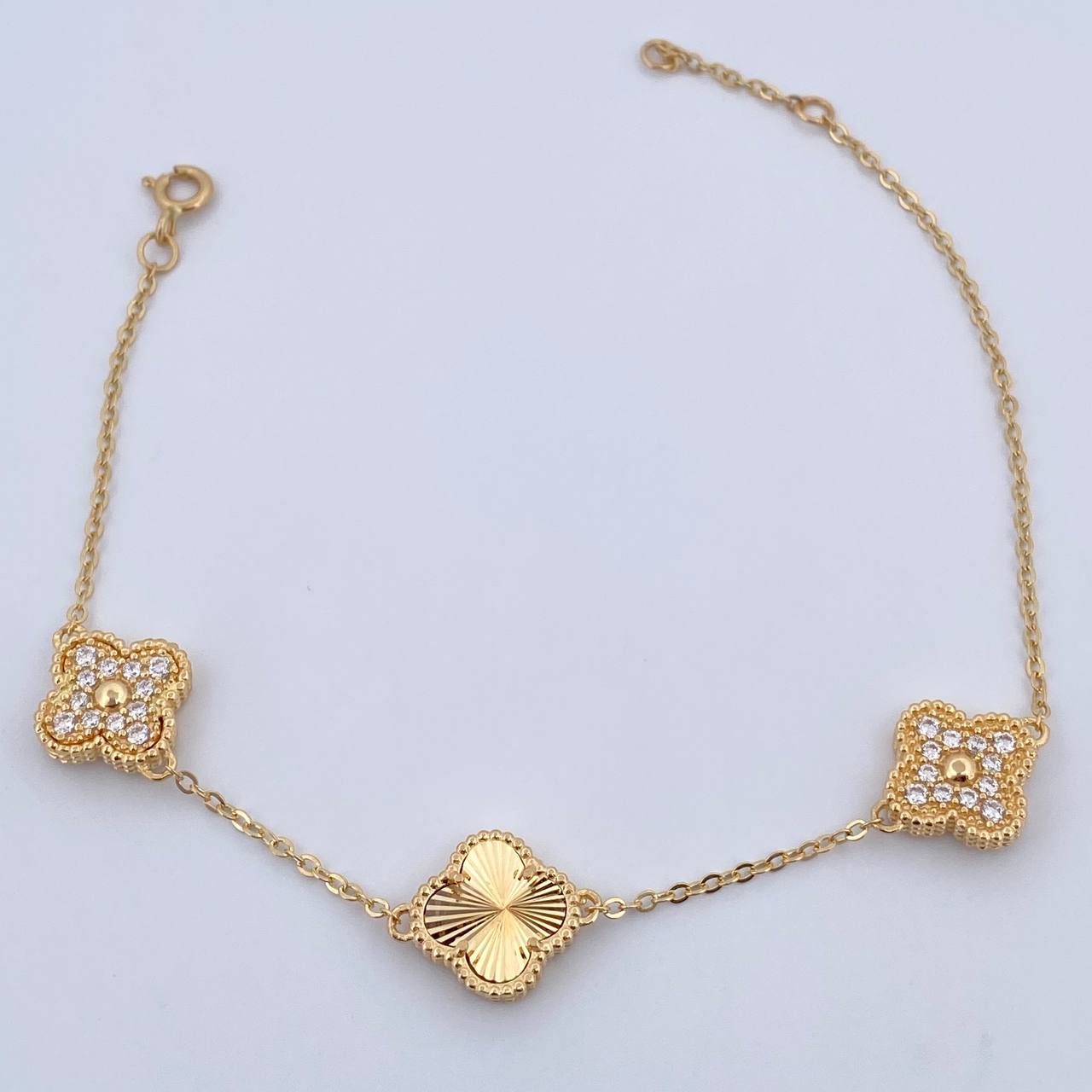 Pulso Aro Seguido Trebol 7.3gr / 20.9cm / 1.3mm Diamantado Circones Blancos Oro Amarillo  18K &