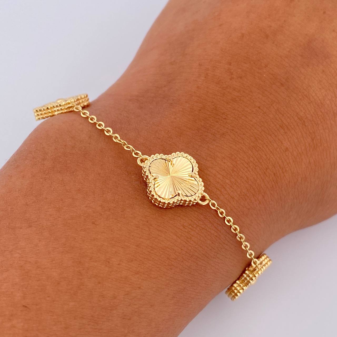 Pulso Aro Seguido Trebol 7.3gr / 20.9cm / 1.3mm Diamantado Circones Blancos Oro Amarillo  18K &