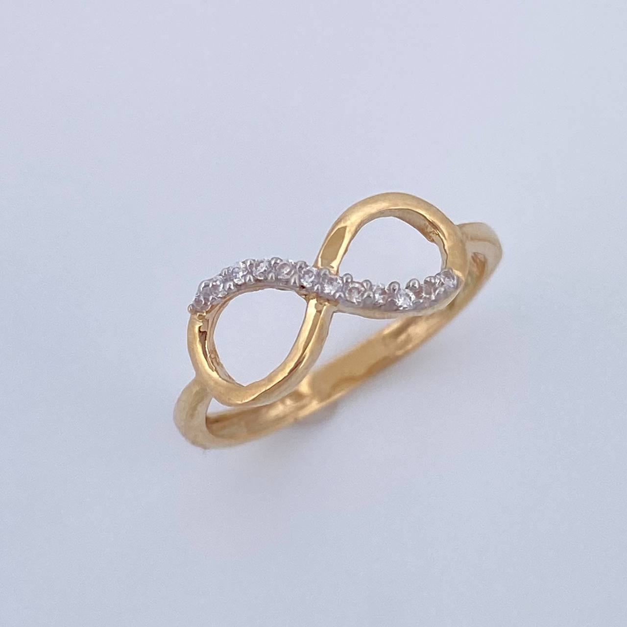 Infinity Ring 1.55gr / Size 5 3/4 / 18K Gold $