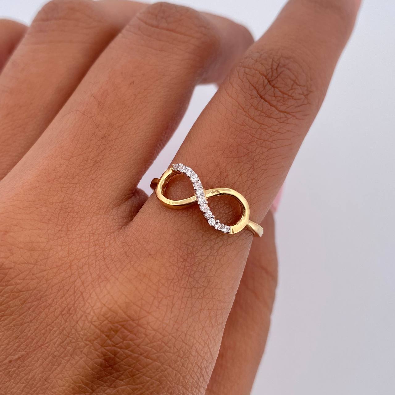 Infinity Ring 1.55gr / Size 5 3/4 / 18K Gold $