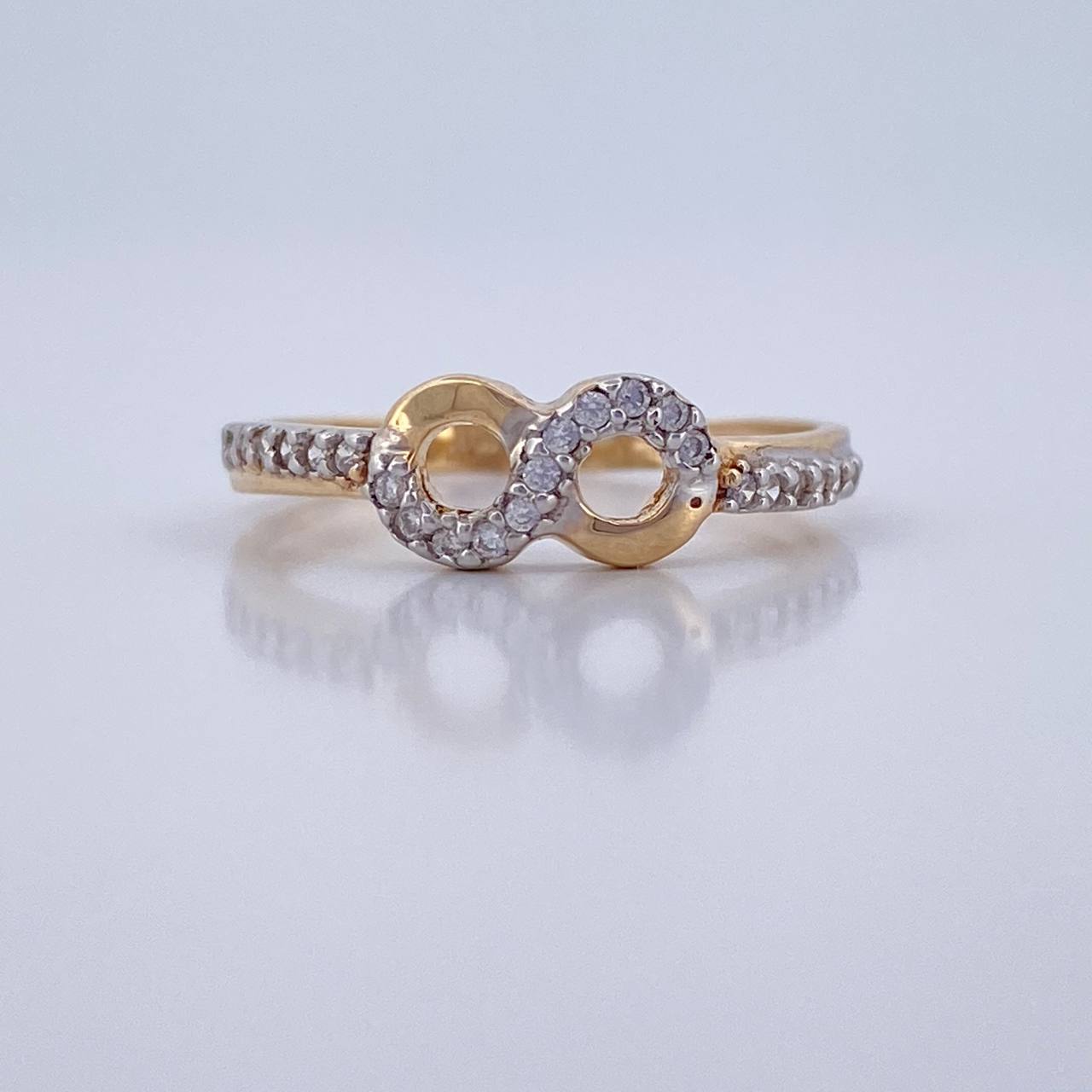 Infinity Ring 1.55gr / Size 6 / 18K Gold $