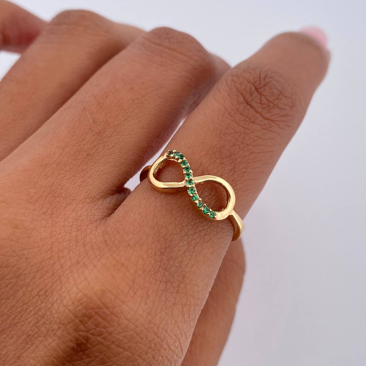 Infinity Ring 1.5gr / Size 5 3/4 / 18K Gold $