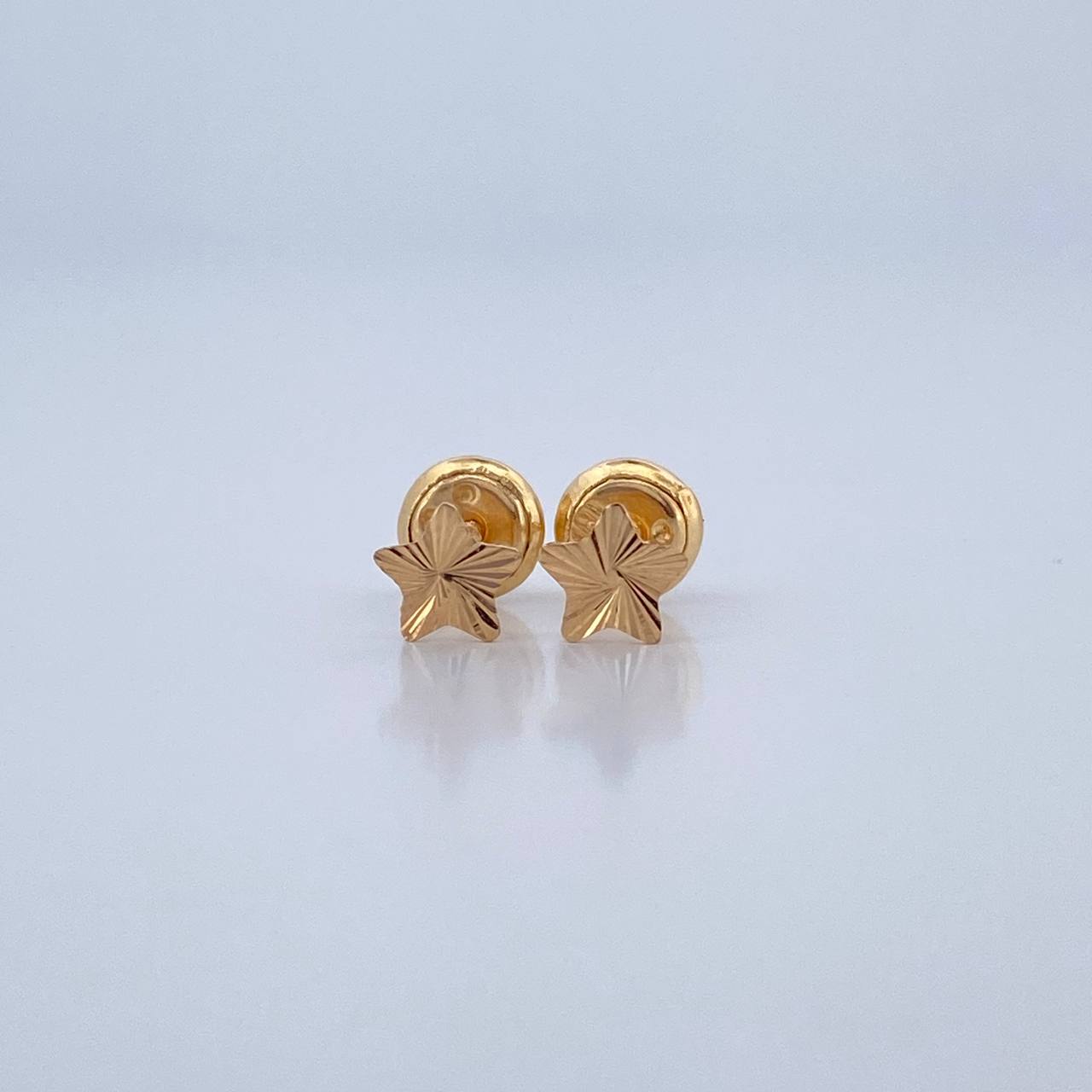 Stud Earrings Stud Earrings. 0.45gr / 18K Gold &