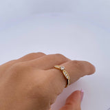 Solitaire Ring Petals 2.25gr / Size 6 1/2 / White Zircons 18K Yellow Gold &