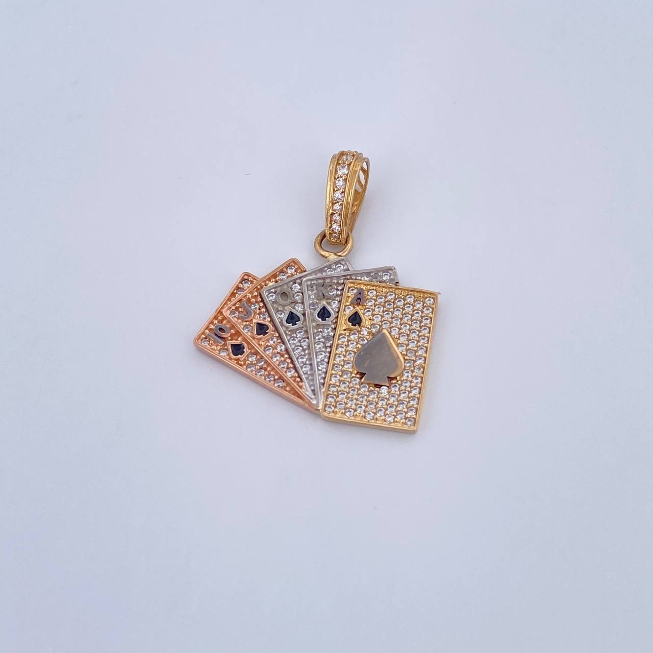 Dije Cartas Poker 5.7gr / 3.2cm / Circones Blancos Tres Oros 18K &