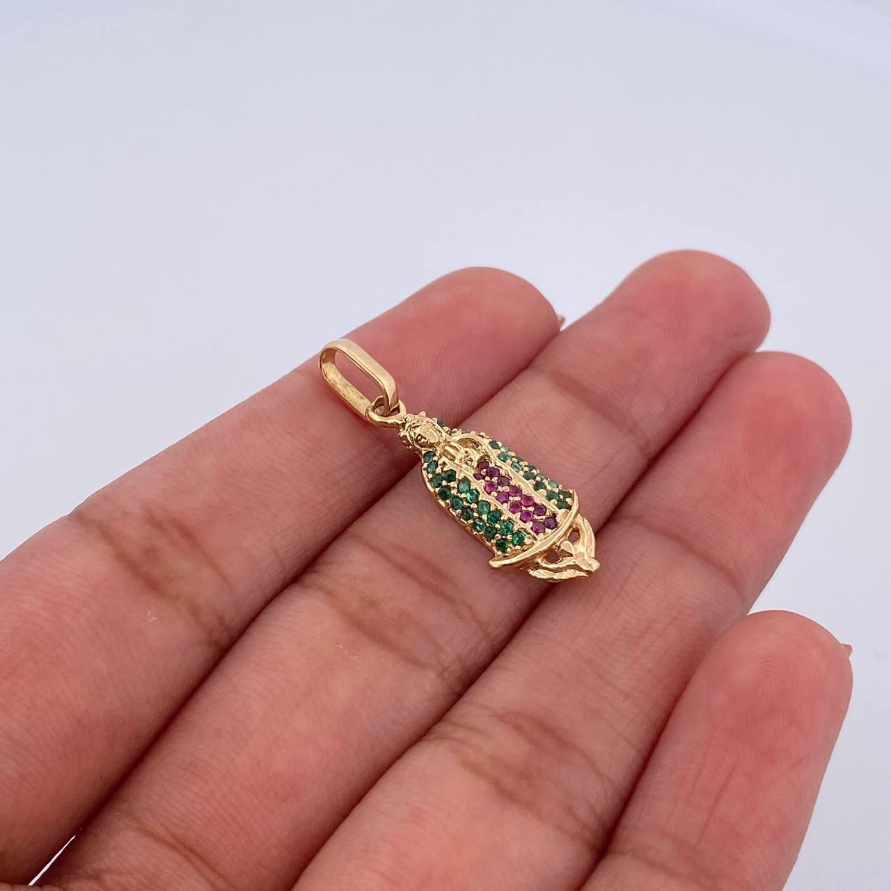 Pendant Virgin Guadalupe 1.45gr / 2.7cm / Fuchsia Green Zircons 18K Yellow Gold &