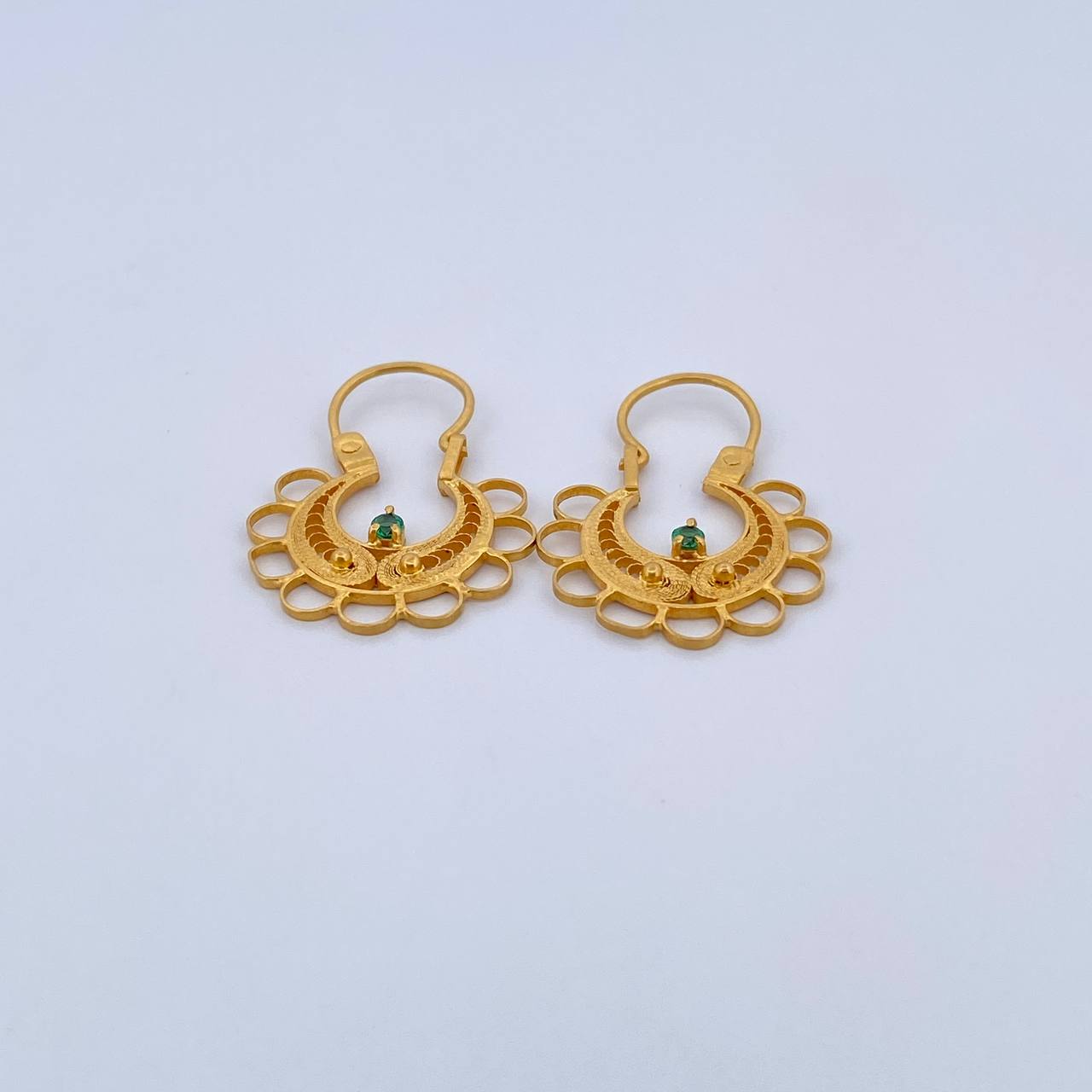 Candongas Reina 2.7gr / 2.6cm / Filigrana Circon Verde Oro Amarillo 18K &