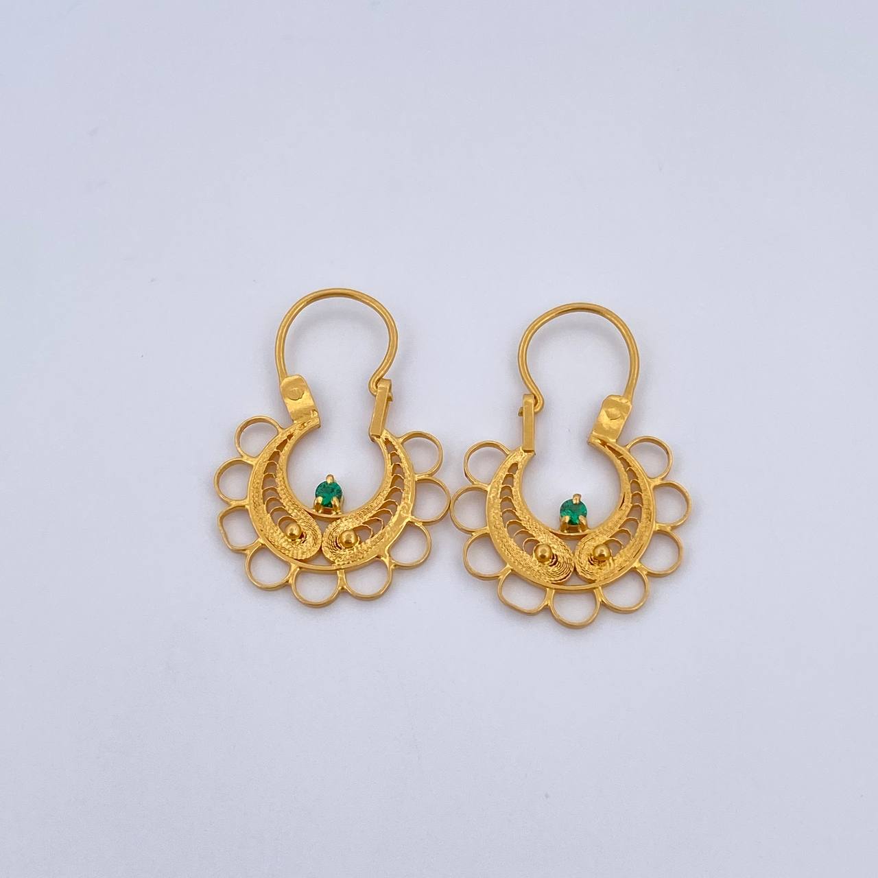 Candongas Reina 2.7gr / 2.6cm / Filigrana Circon Verde Oro Amarillo 18K &