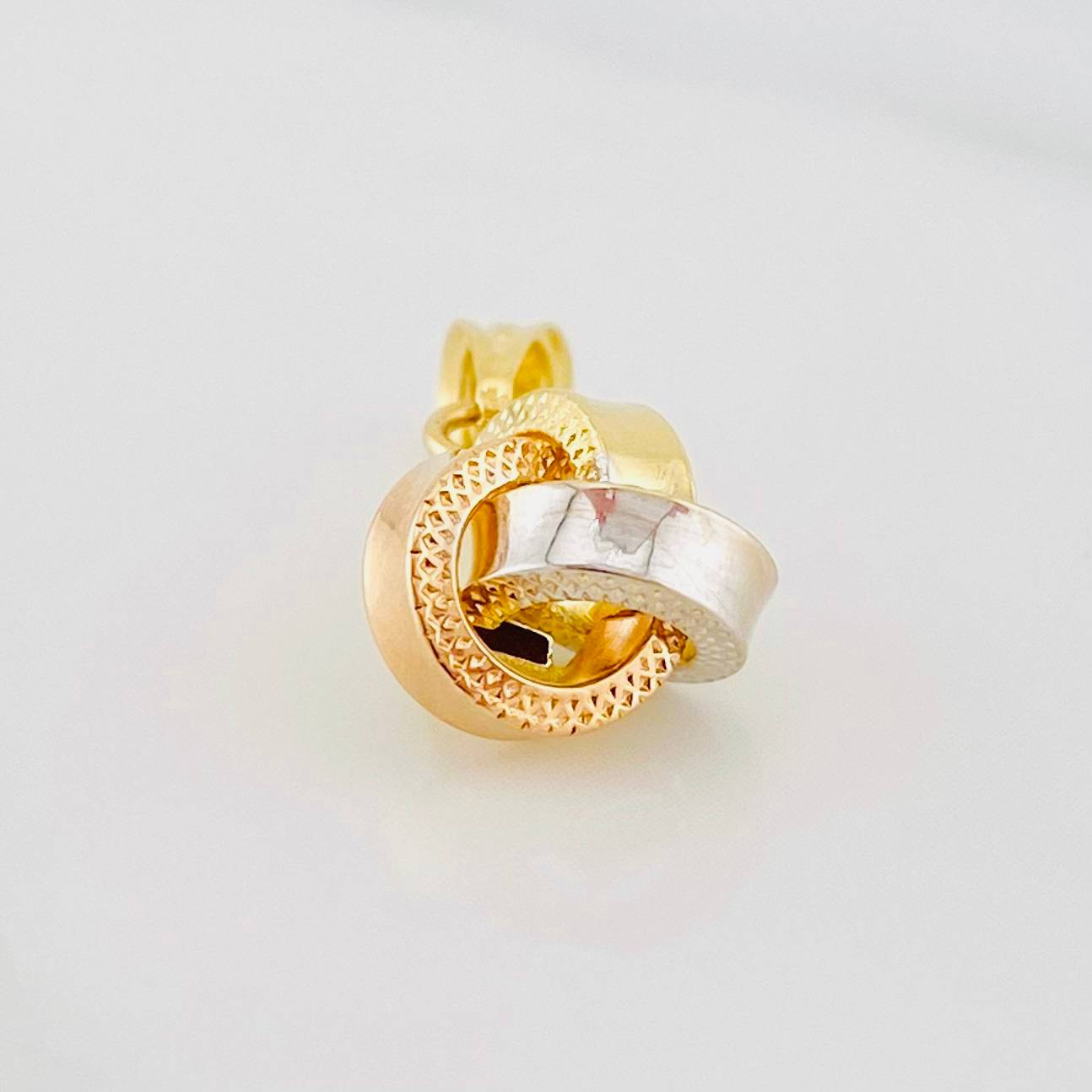 Dije Nudo 0.55g / 1/2 in Tres Oros 18K