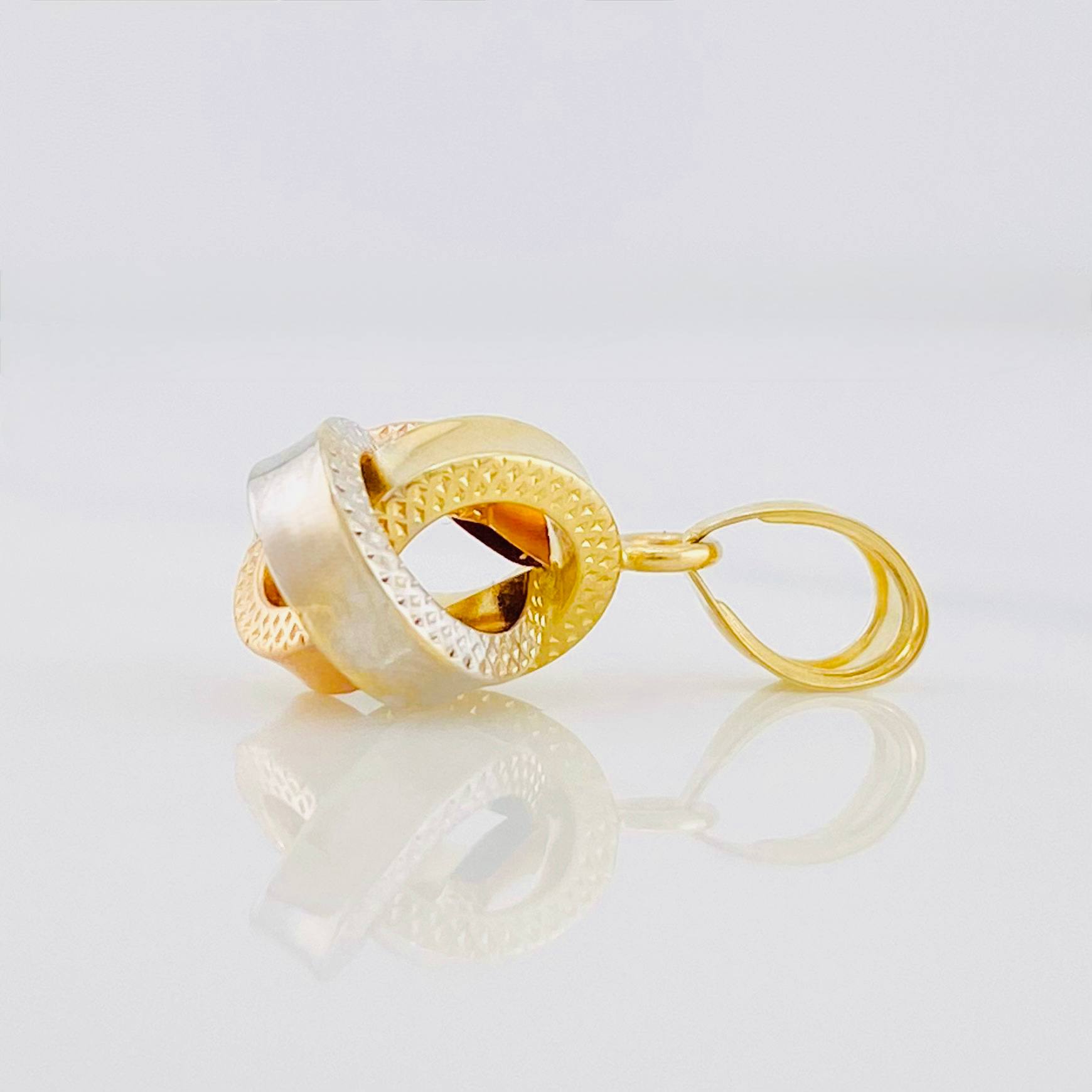 Dije Nudo 0.55g / 1/2 in Tres Oros 18K