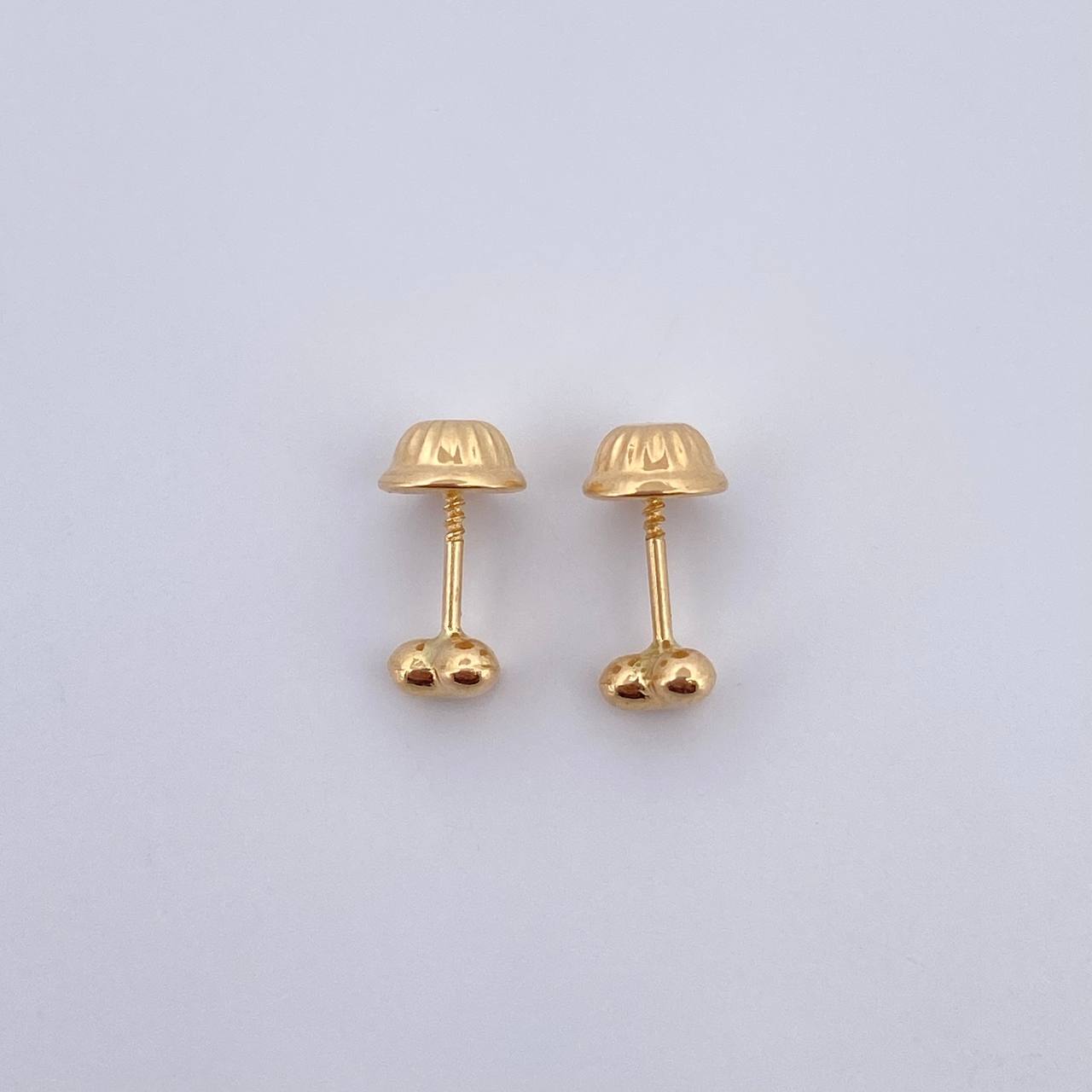 Stud Earrings Heart 0.4gr / Stamped Yellow Gold 18K $