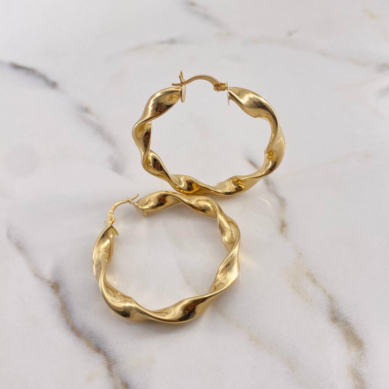 Hoop Earrings Amber 8.4gr / 1.8in / Twisted 18K Yellow Gold $
